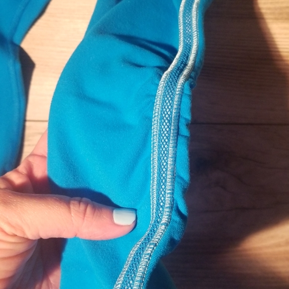 Lululemon teal capri leggings size 4 - Picture 4 of 7